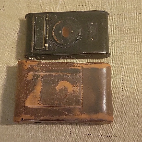 Antique Eastman Kodak Camera - Picture 4 of 11